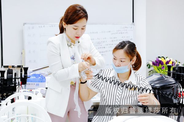 揭开漂亮与成功之路的机密