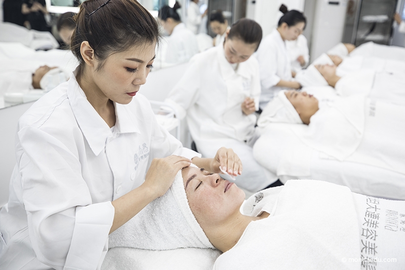 美容师的工作内容怎么写