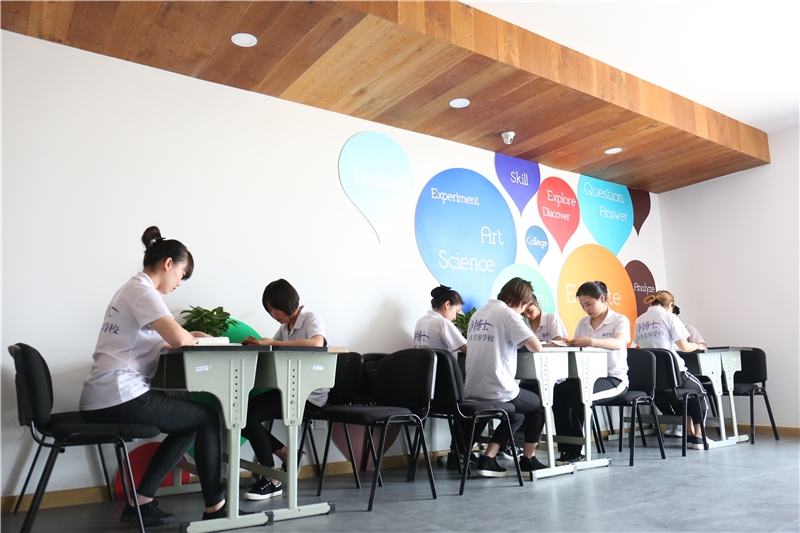 学美容培训期多久