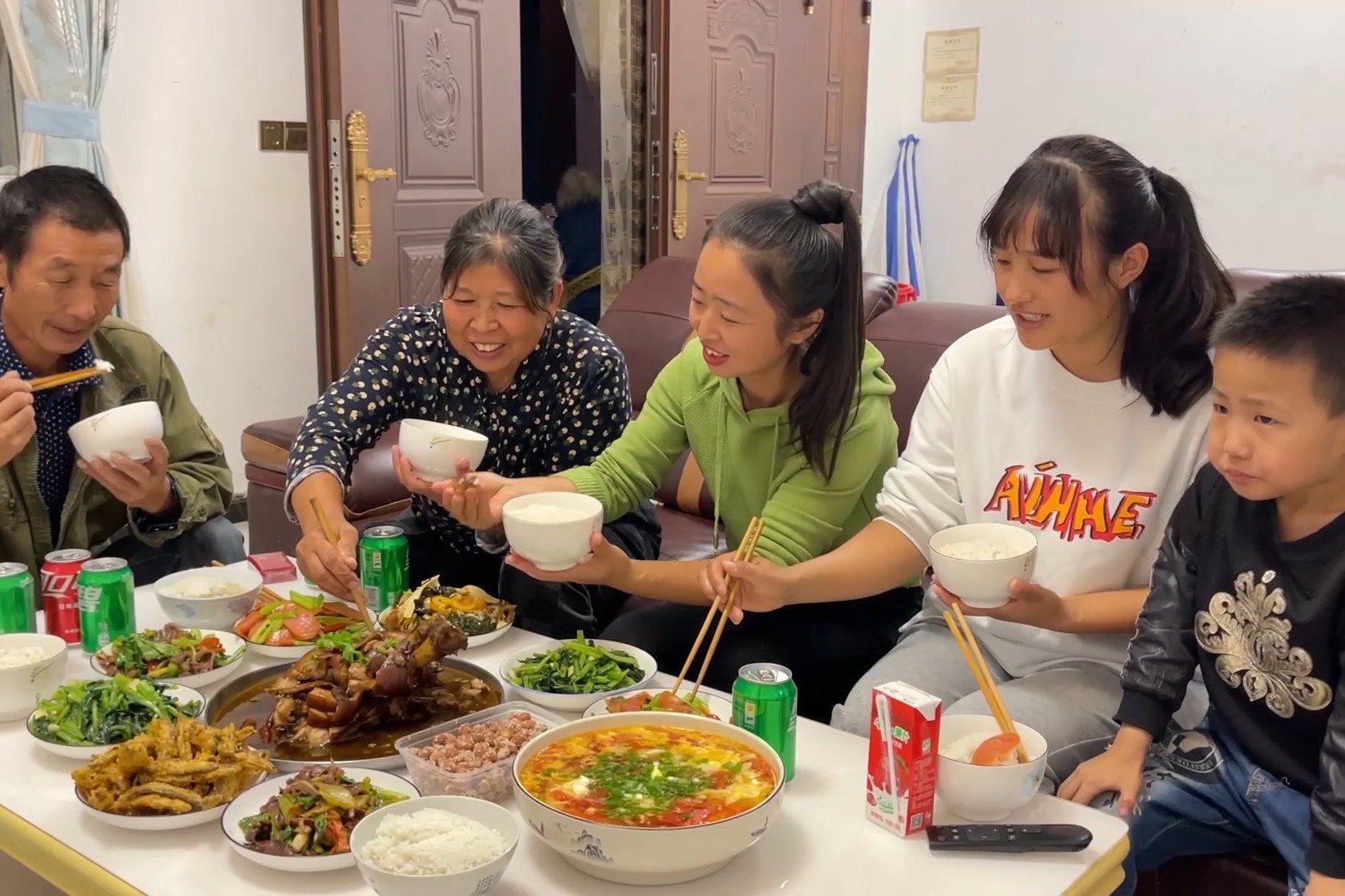 饭桌上给前辈敬酒的话