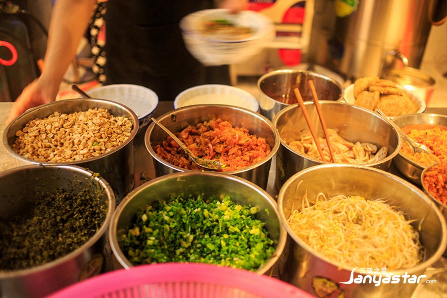 三亚小吃一条街在哪