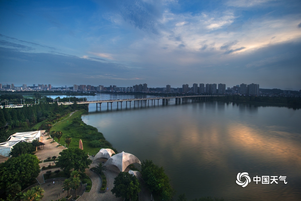 四川遂宁那个高速路口货车比较多