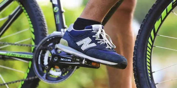 骑自行车怎么做特技