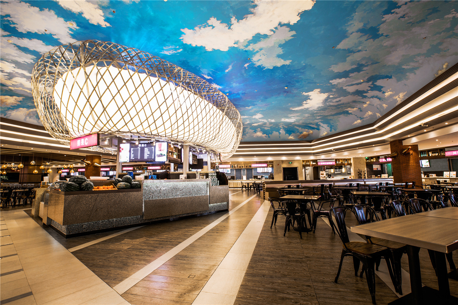 美食广场的引见